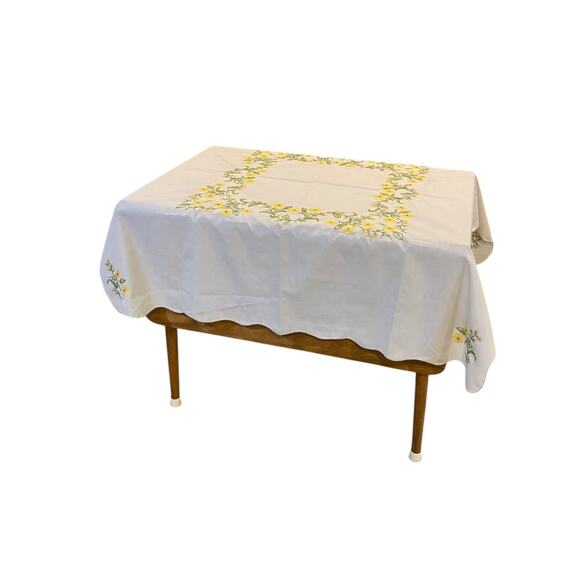 Vintage Embroidered Floral Tablecloth Table Linen 48 x 50 Inch